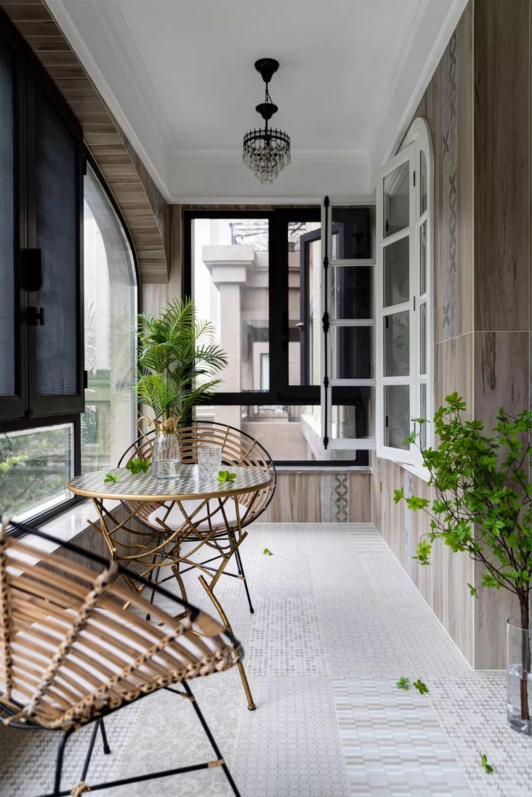 美式輕奢風格家裝設(shè)計室內(nèi)裝修效果圖-陽臺 美式輕奢風格家裝設(shè)計室內(nèi)裝修效果圖-陽臺