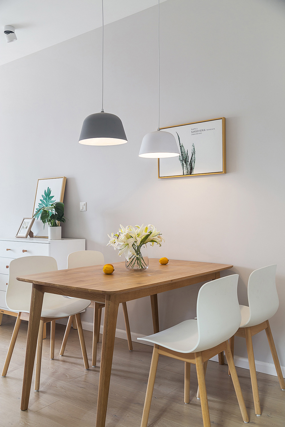 南寧萬科魅力之城二居90平米現代前衛(wèi)風格室內裝修案例-餐桌