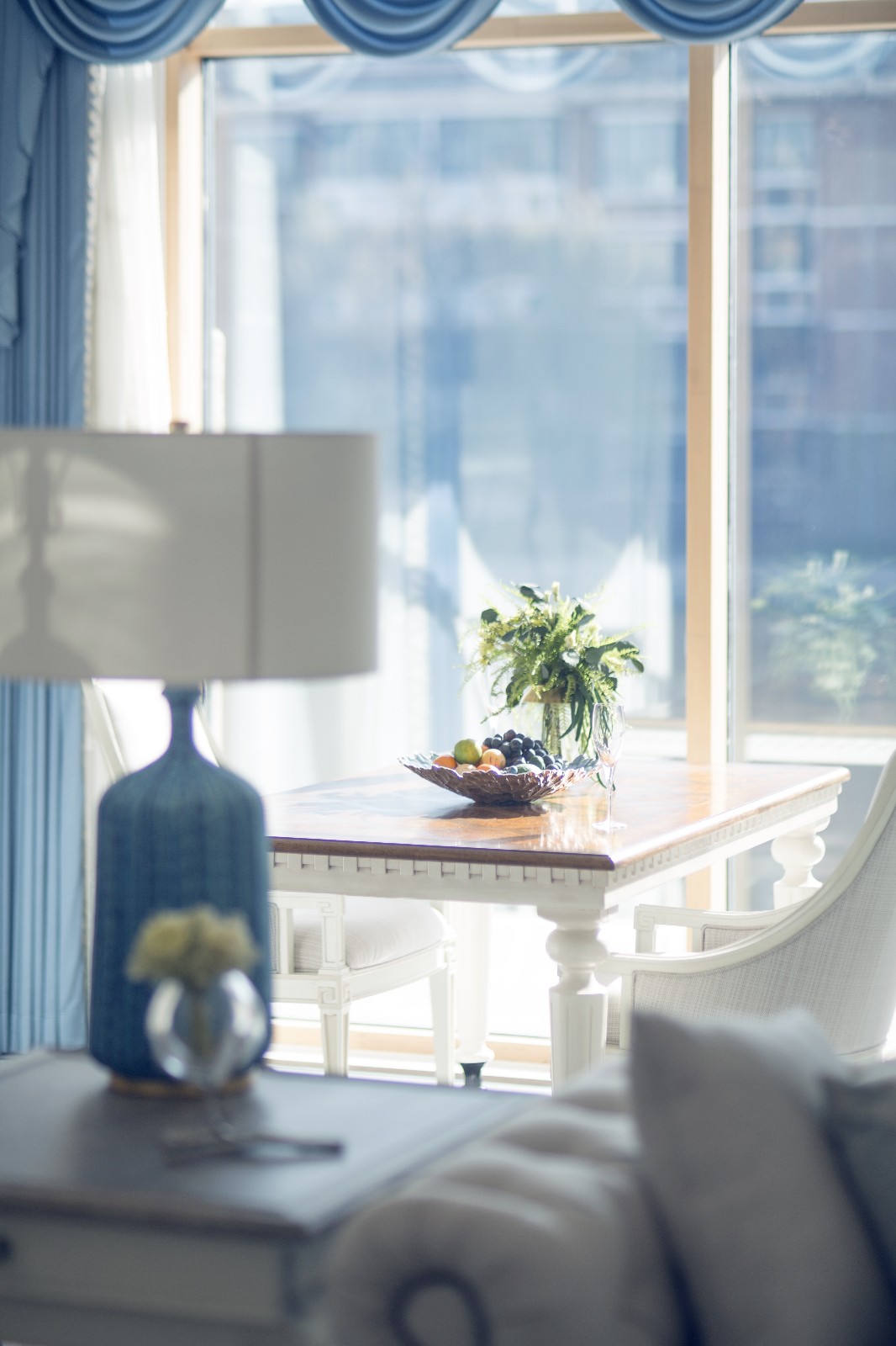 輕奢美式風(fēng)格家裝設(shè)計室內(nèi)裝修效果圖-餐桌 輕奢美式風(fēng)格家裝設(shè)計室內(nèi)裝修效果圖-餐桌