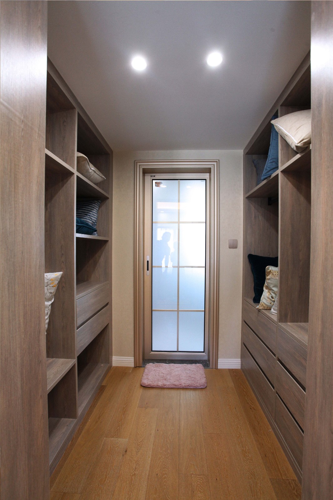 簡歐風格家裝設計室內(nèi)裝修效果圖-衣帽間 簡歐風格家裝設計室內(nèi)裝修效果圖-衣帽間