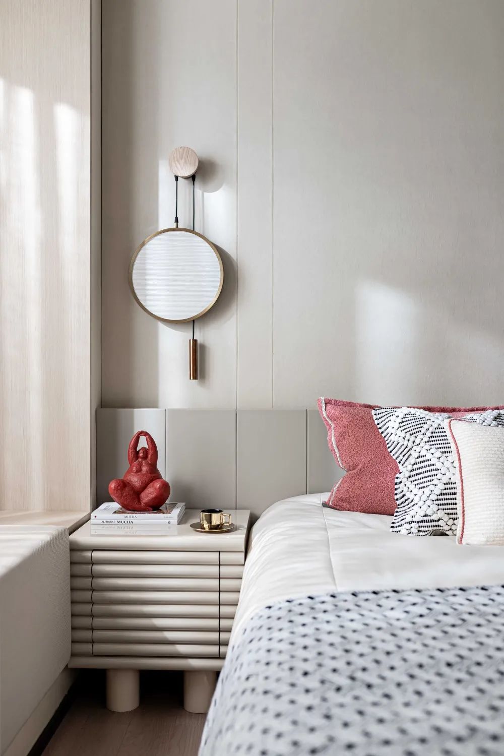 莫蘭迪輕奢風(fēng)格室內(nèi)設(shè)計家裝案例-床頭柜 莫蘭迪輕奢風(fēng)格室內(nèi)設(shè)計家裝案例-床頭柜