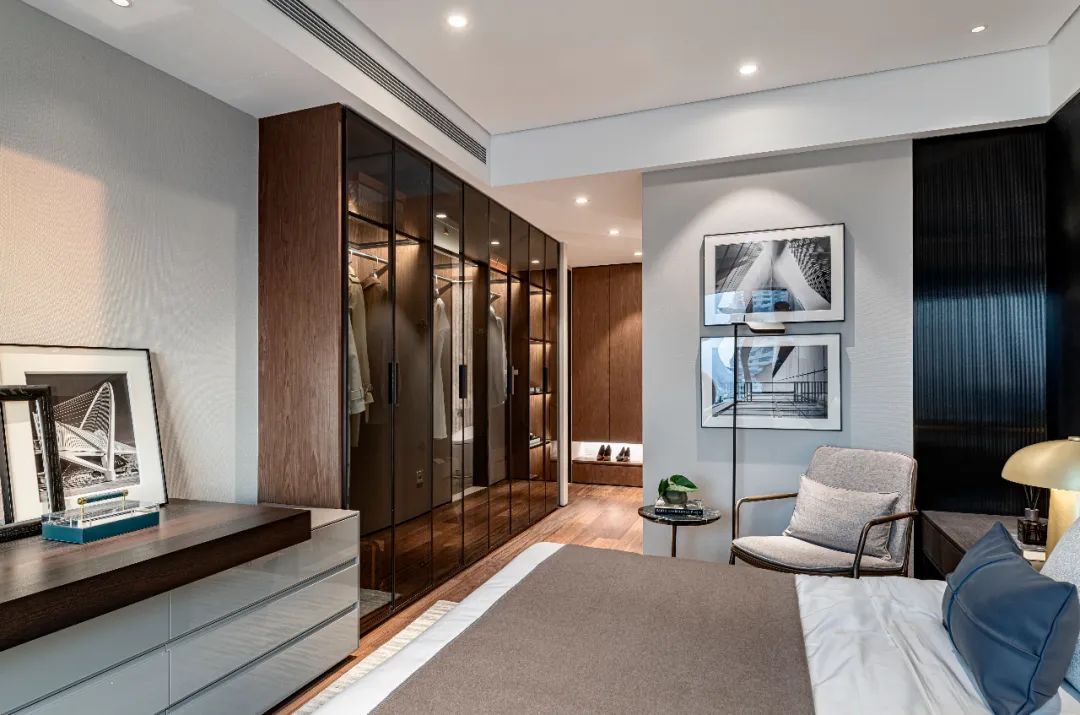 現(xiàn)代簡約風格室內(nèi)設(shè)計家裝案例-主臥衣帽間 現(xiàn)代簡約風格室內(nèi)設(shè)計家裝案例-主臥衣帽間