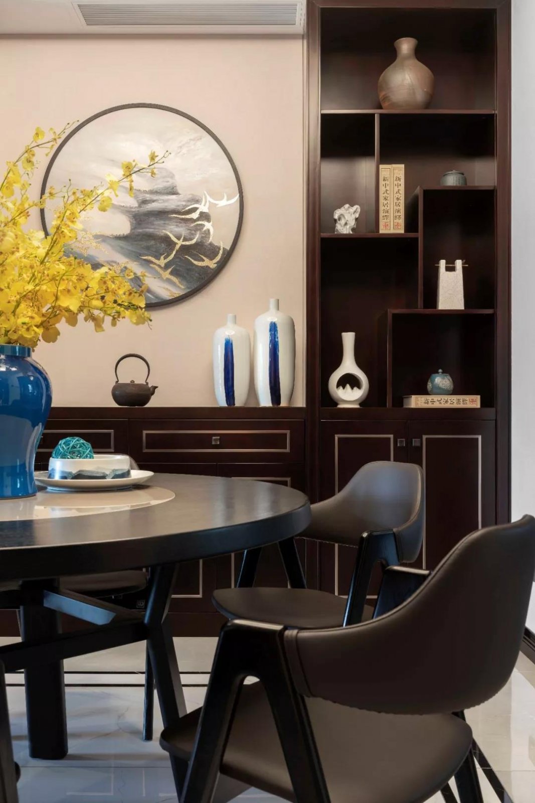 裝修案例新中式風(fēng)格室內(nèi)裝修效果圖-餐廳 裝修案例新中式風(fēng)格室內(nèi)裝修效果圖-餐廳