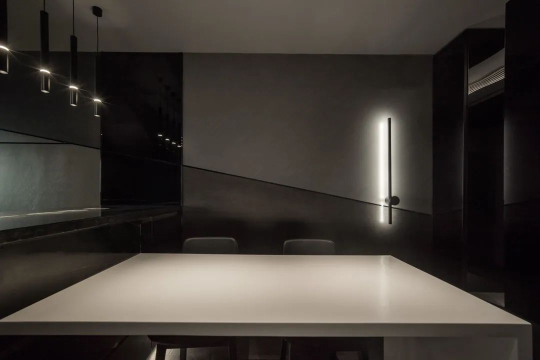 裝修案例現(xiàn)代前衛(wèi)風(fēng)格室內(nèi)裝修效果圖-餐廳 裝修案例現(xiàn)代前衛(wèi)風(fēng)格室內(nèi)裝修效果圖-餐廳