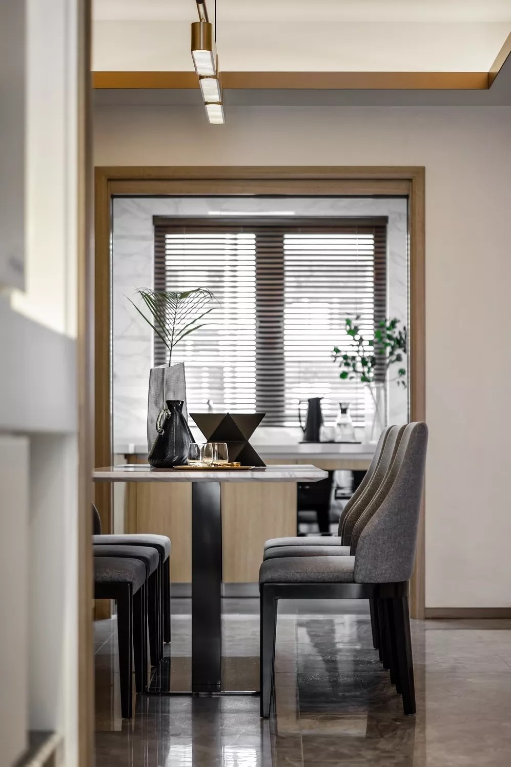 現(xiàn)代簡約風(fēng)格家裝設(shè)計室內(nèi)裝修效果圖-餐廳 現(xiàn)代簡約風(fēng)格家裝設(shè)計室內(nèi)裝修效果圖-餐廳