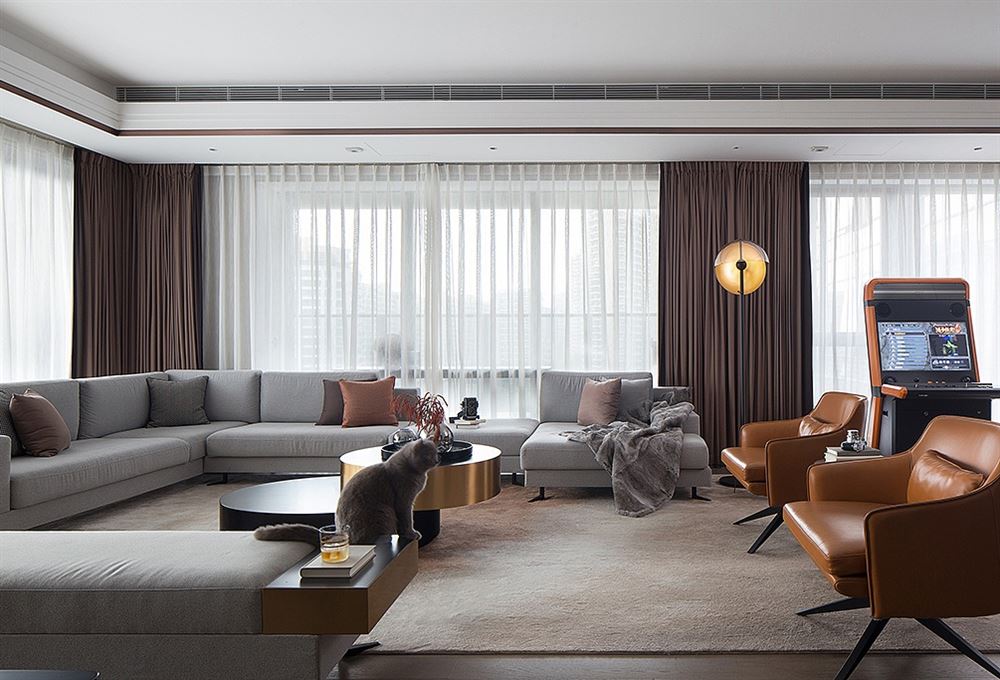 廣州市敏捷綠湖國際城輕奢風格二居室裝修案例