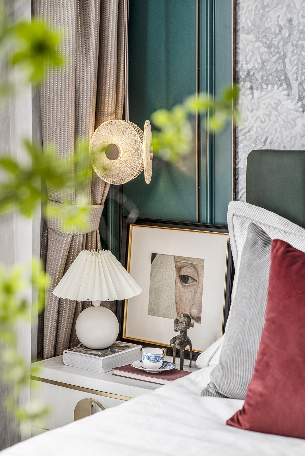 莫蘭迪輕奢風(fēng)格室內(nèi)設(shè)計家裝案例-臥室床頭柜 莫蘭迪輕奢風(fēng)格室內(nèi)設(shè)計家裝案例-臥室床頭柜