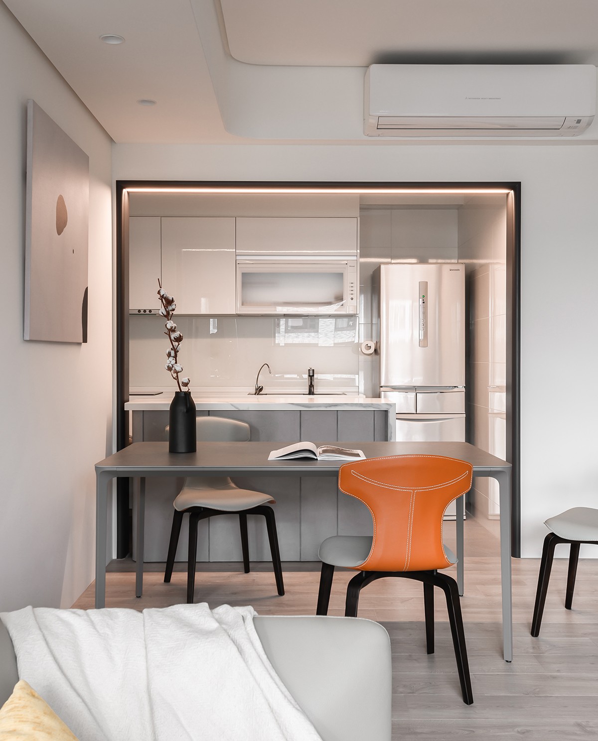 廣州裝修公司現(xiàn)代簡(jiǎn)約風(fēng)格室內(nèi)裝修效果圖-餐廳 廣州裝修公司現(xiàn)代簡(jiǎn)約風(fēng)格室內(nèi)裝修效果圖-餐廳