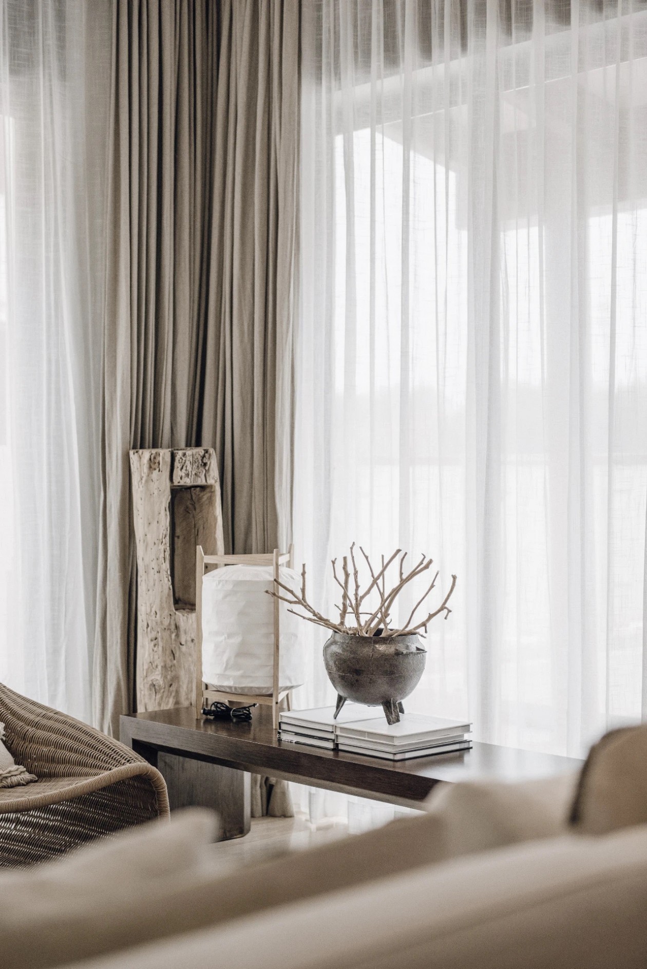 現(xiàn)代自然風格室內(nèi)家裝案例效果圖-客廳茶幾 現(xiàn)代自然風格室內(nèi)家裝案例效果圖-客廳茶幾