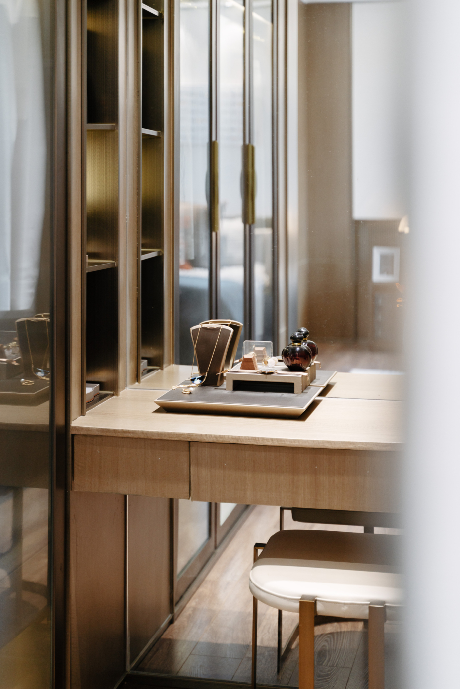 新中式風格室內(nèi)家裝案例效果圖-梳妝臺 新中式風格室內(nèi)家裝案例效果圖-梳妝臺