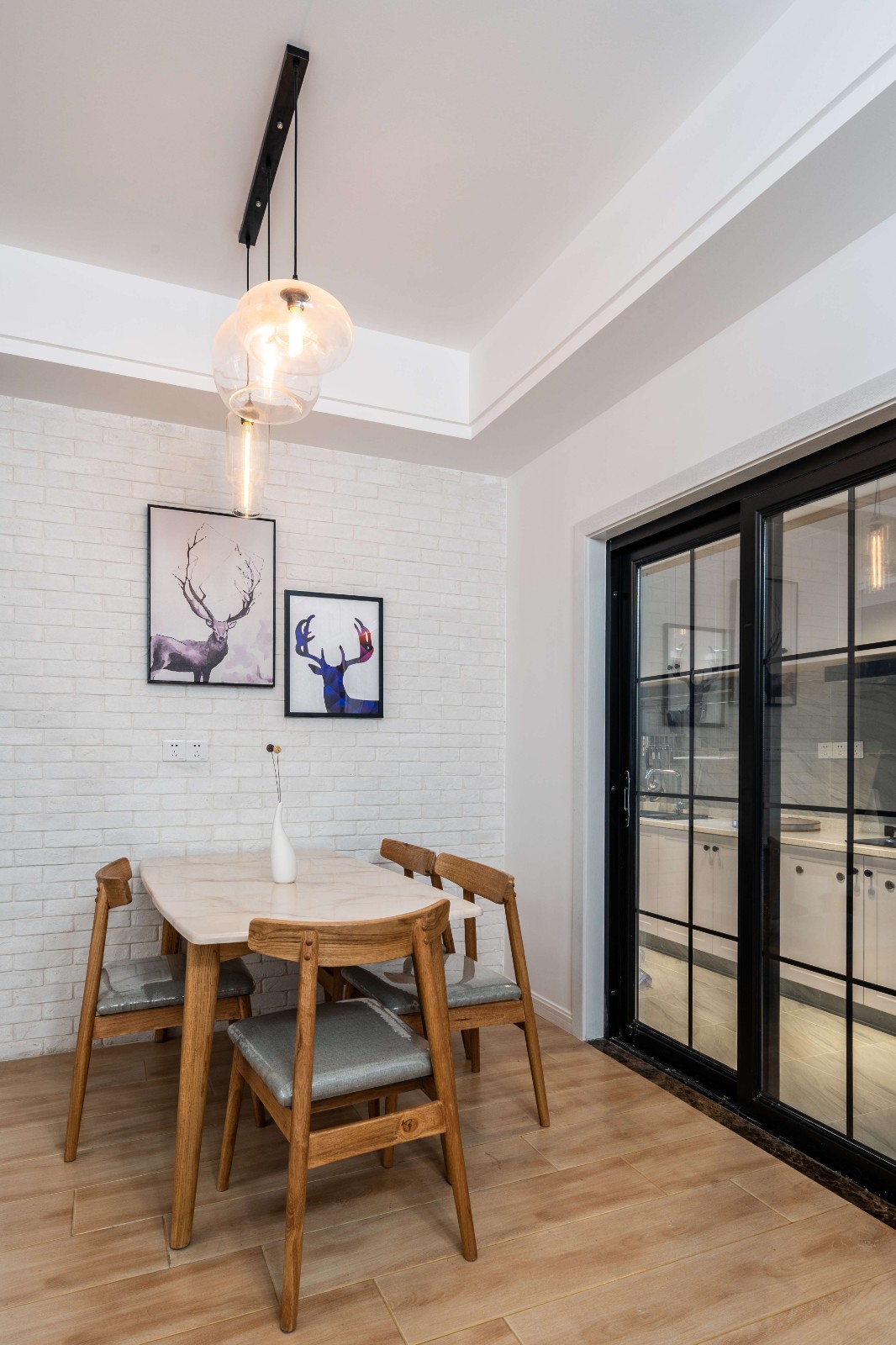 北歐風格家裝設計室內(nèi)裝修效果圖-餐廳 北歐風格家裝設計室內(nèi)裝修效果圖-餐廳