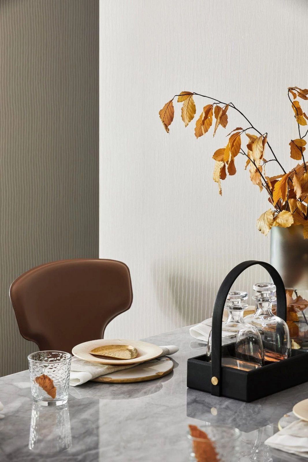 輕奢簡約風(fēng)格室內(nèi)設(shè)計(jì)家裝案例-餐廳餐桌 輕奢簡約風(fēng)格室內(nèi)設(shè)計(jì)家裝案例-餐廳餐桌