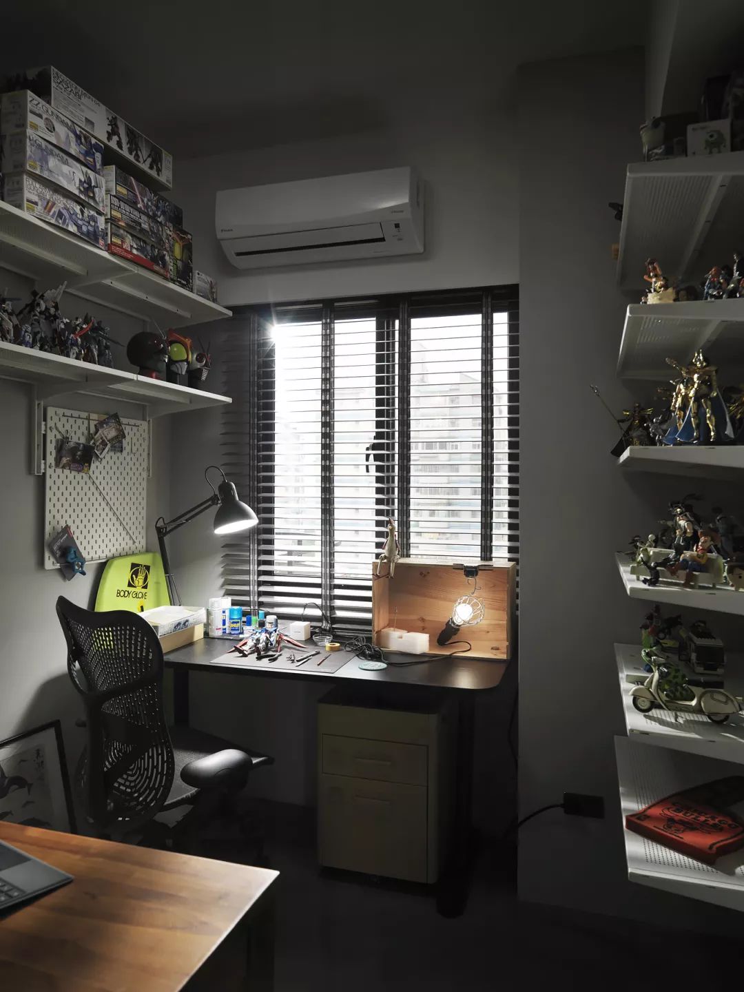 現(xiàn)代工業(yè)風(fēng)風(fēng)格家裝設(shè)計室內(nèi)裝修效果圖-書房 現(xiàn)代工業(yè)風(fēng)風(fēng)格家裝設(shè)計室內(nèi)裝修效果圖-書房