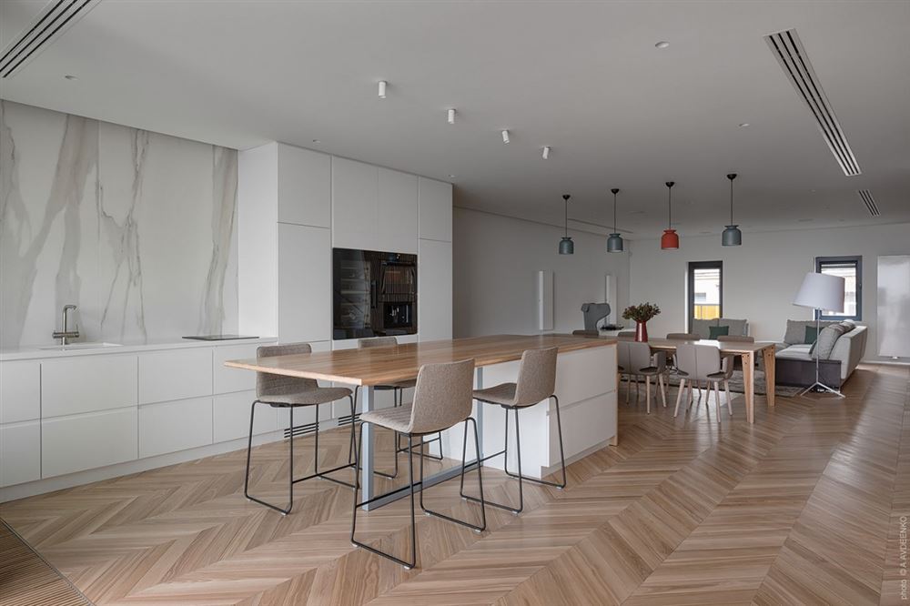 江門市華僑城·云頂現(xiàn)代簡約風格三居室裝修案例