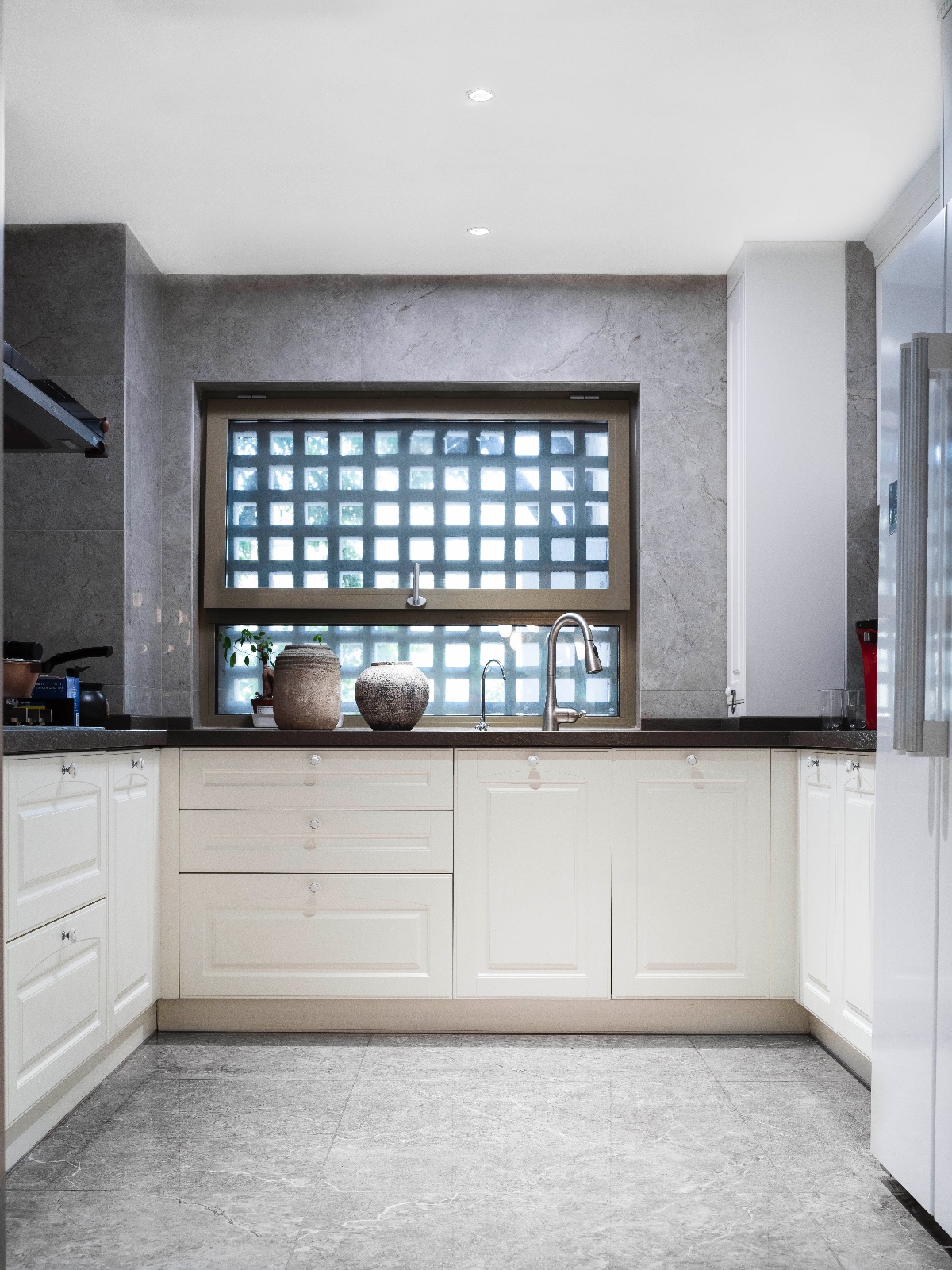 現(xiàn)代美式風(fēng)格家裝設(shè)計室內(nèi)裝修效果圖-廚房 現(xiàn)代美式風(fēng)格家裝設(shè)計室內(nèi)裝修效果圖-廚房