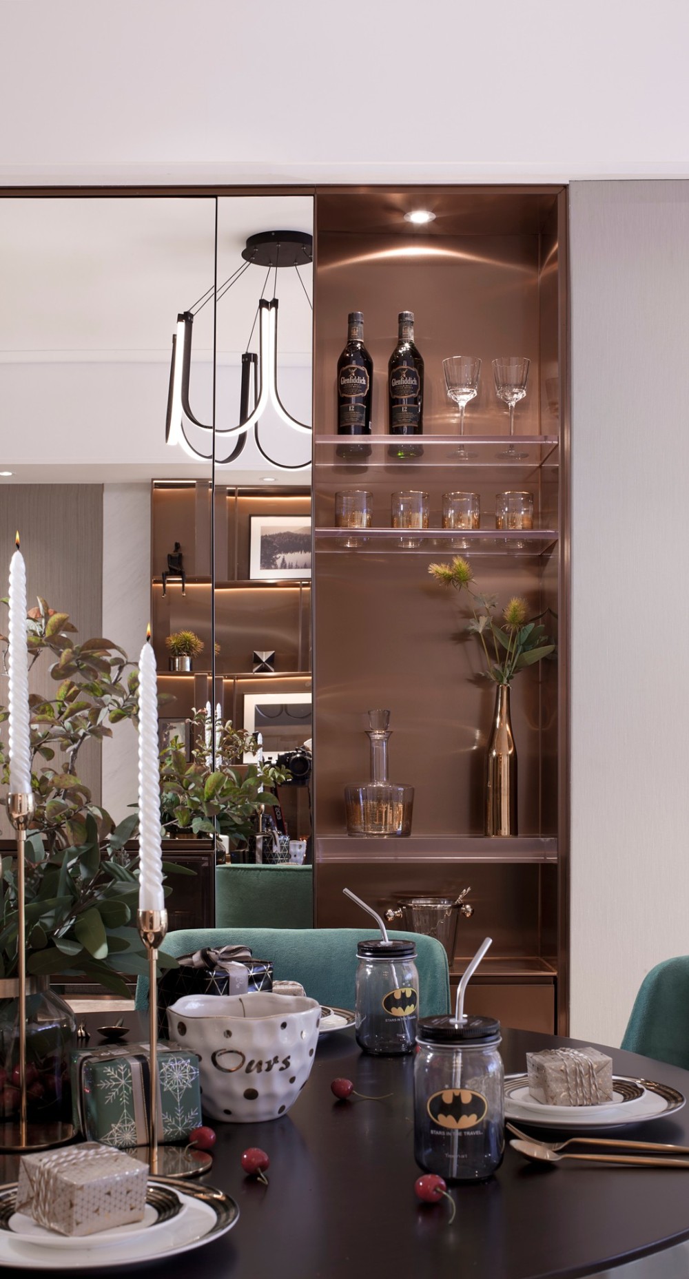 現(xiàn)代前衛(wèi)風(fēng)格室內(nèi)設(shè)計(jì)家裝案例-餐桌餐邊柜 現(xiàn)代前衛(wèi)風(fēng)格室內(nèi)設(shè)計(jì)家裝案例-餐桌餐邊柜