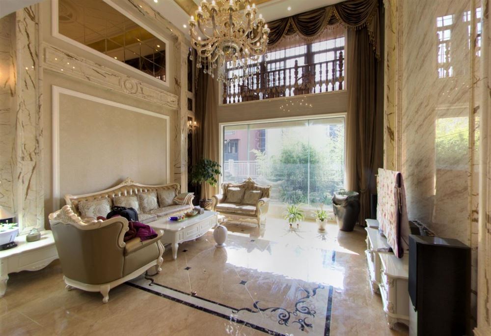 楚雄彝族自治州龍祥小區(qū)歐式風(fēng)格別墅裝修案例