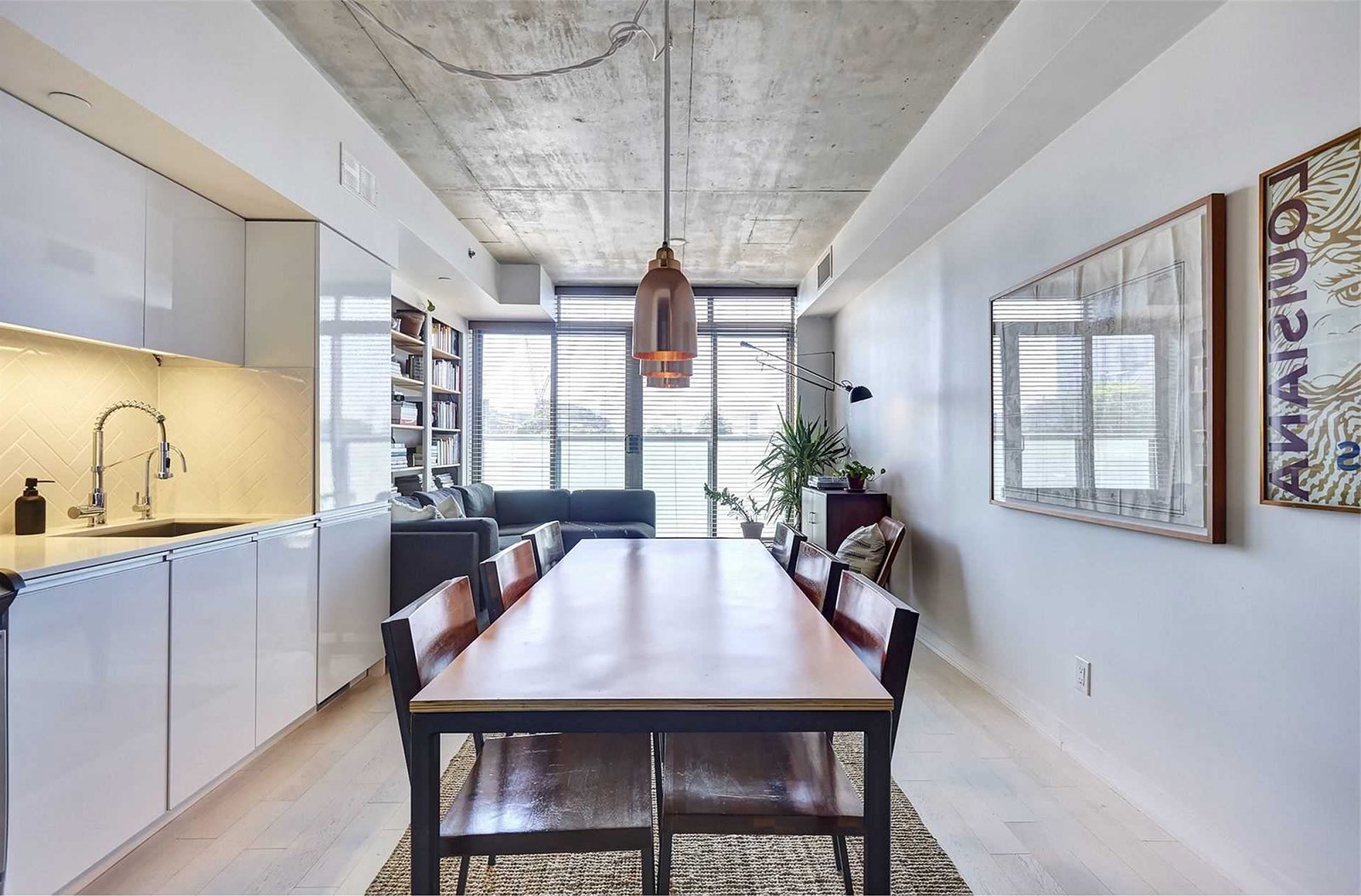 裝修案例現(xiàn)代簡約風格室內裝修效果圖-餐廳 裝修案例現(xiàn)代簡約風格室內裝修效果圖-餐廳