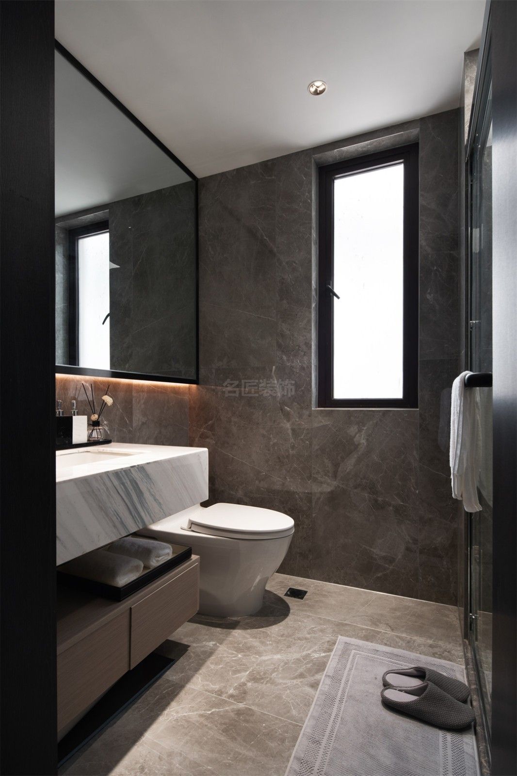 主臥衛(wèi)生間